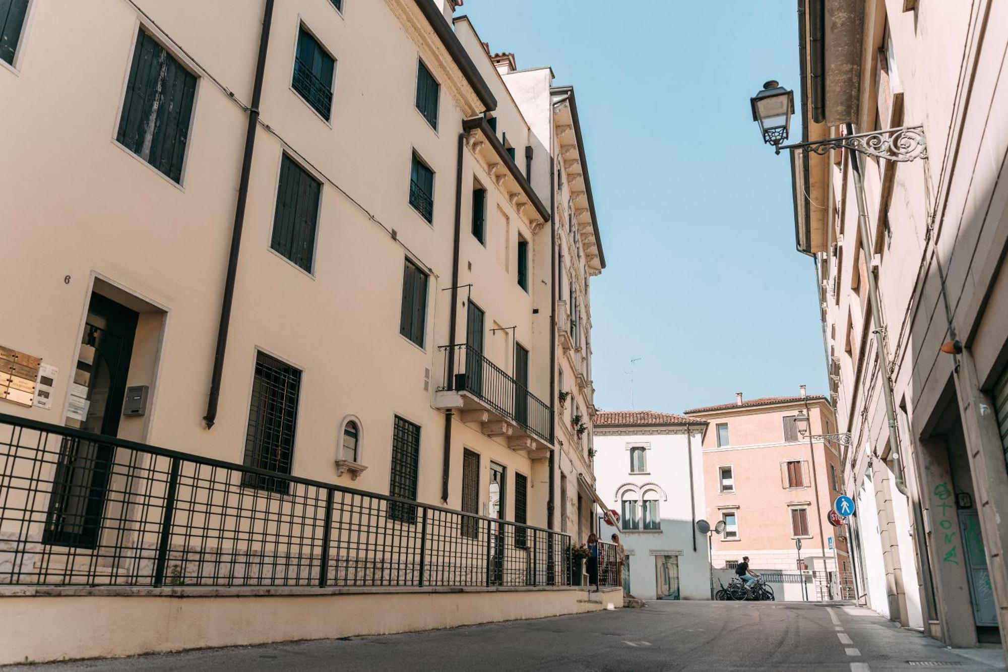 Palladio Apartment - Vista Fiume, In Centro Con Garage فيتشنزا المظهر الخارجي الصورة